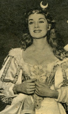 Francoise Christophe - une toute charmante Roxane, le croissant de lune dans les cheveux, dans la mise en scene de Raymond Rouleau (1956). Plus tard, en 1960 elle sera Roxane aupres de Daniel Sorano. 